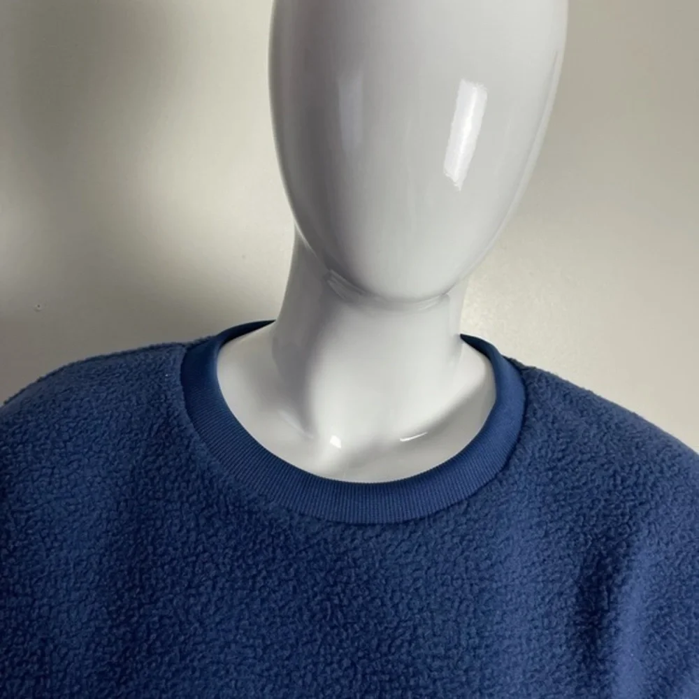 ⭐️Levi's Women's Meadow Polar Fleece Crew Sweatshirts, Blue Indigo M‎